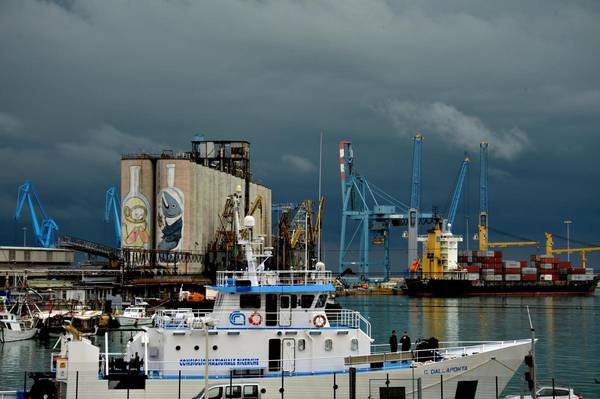 Porti: Ancona, in calo traffici in primo semestre
