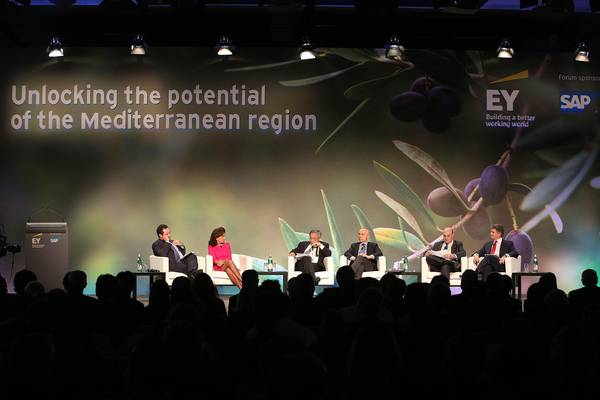 Alessandro Plateroti, Isabel Aguilera, Franco Bassanini, Silvano Cassano, MIchele Mario Elia e  Francisco Riberas nel corso dell'EY Strategic Growth Forum
