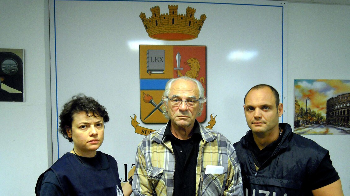 Tauberg Gedalya, un ex ufficiale israeliano, trafficante di organi umani, latitante dal 2010,  arrestato dalla Polizia all'aeroporto di Fiumicino (Roma), 6 giugno 2013