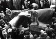 La statua di Stalin abbattuta a Budapest nel 1956 © Ansa