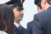 Renzi a Pompei incontra poliziotto che ha salvato neonata