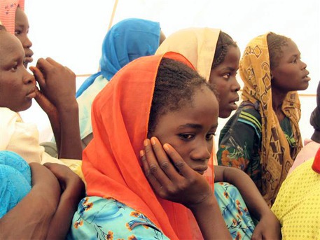 Ragazze profughe in Darfur © ANSA 