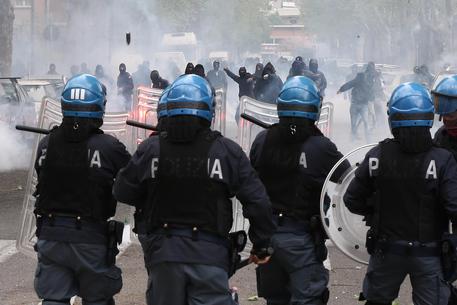 Renzi, società calcio paghino straordinari polizia © ANSA