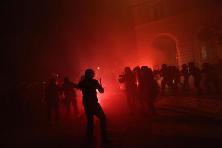 Nuovi scontri a Bologna: cariche vicino corteo Forza Nuova © ANSA