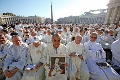 Francesco proclama beato Paolo VI e chiude Sinodo © ANSA