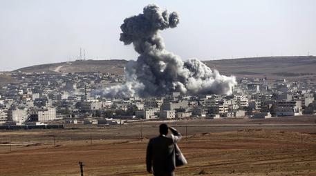 Combattimenti a Kobane, Isis avanza a sud della città © EPA