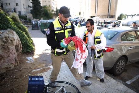 L'attentato alla sinagoga di Gerusalemme © EPA