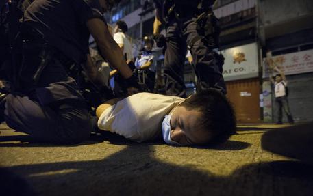 Hong Kong, arrestati due leader degli studenti © EPA
