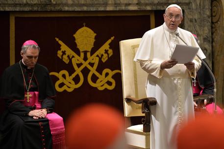 Il saluto del Papa alla Curia. Ansa/Andreas Solaro © ANSA