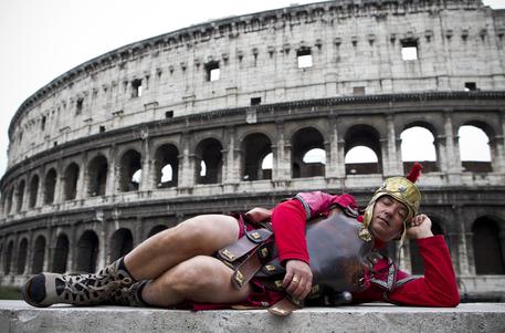 Stop centurioni, Tronca firma ordinanza divieto a Roma © ANSA