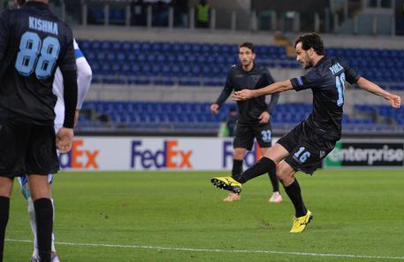 Marco Parolo segna il gol del 2-1 per la Lazio © ANSA