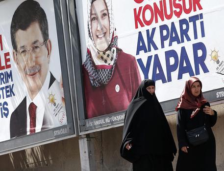 Manifesto elettorale a Istanbul © ANSA 