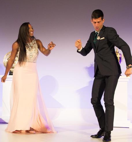 Il ballo di re Djokovic della regina Serena Williams © EPA
