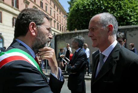 Il sindaco di Roma Ignazio Marino e il prefetto Franco Gabrielli in una foto d'archivio © ANSA