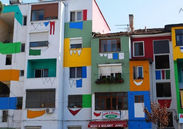 Quartieri colorati a Tirana, la Capitale. © ANSA