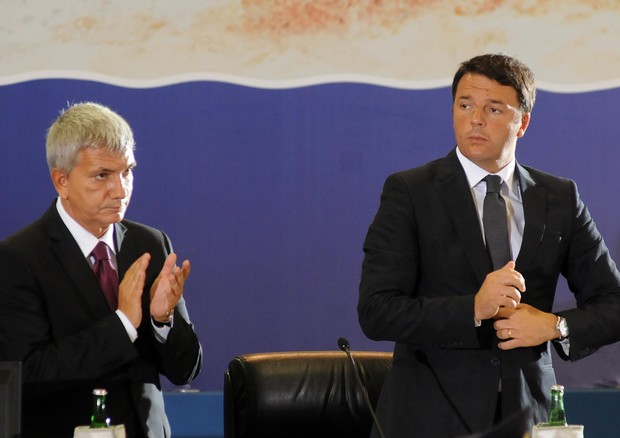 Il premier Matteo Renzi e il governatore della Puglia Nichi Vendola © ANSA