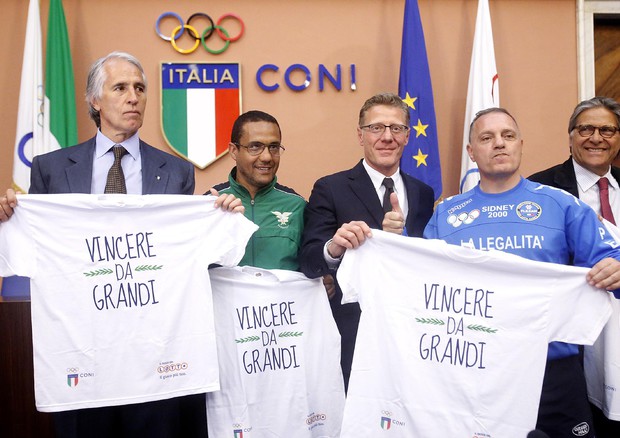 Giovanni Malago', Rachid Berradi, Fabio Cairoli e Giovanni Maddaloni durante la presentazione dell'iniziativa 'Vincere da Grandi' © ANSA