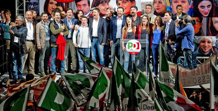 Photoansa 2014: Cap.1, Matteo Renzi al termine della manifestazione del Pd in piazza Sanit. Ciro Fusco (foto: ANSA)