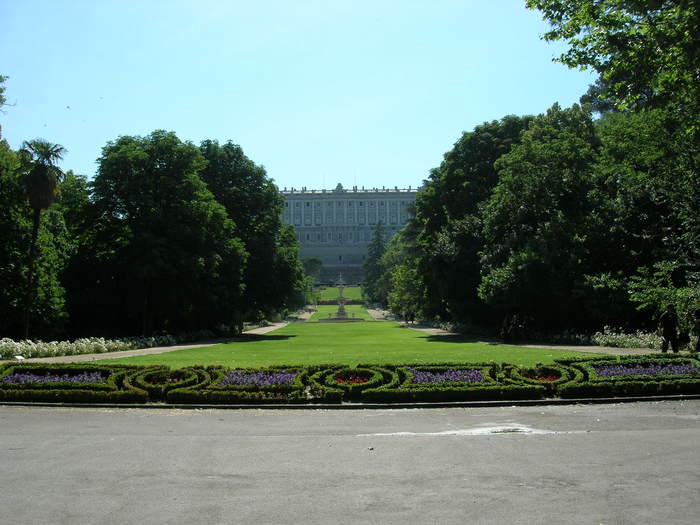 LE VACANZE DEI LETTORI  I Giardini del Palazzo Reale di Madrid - fto inviata da Serena Arbizzani (foto: Ansa)