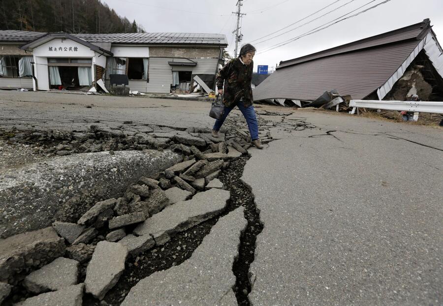 Earthquake in Nagano, central Japan © 