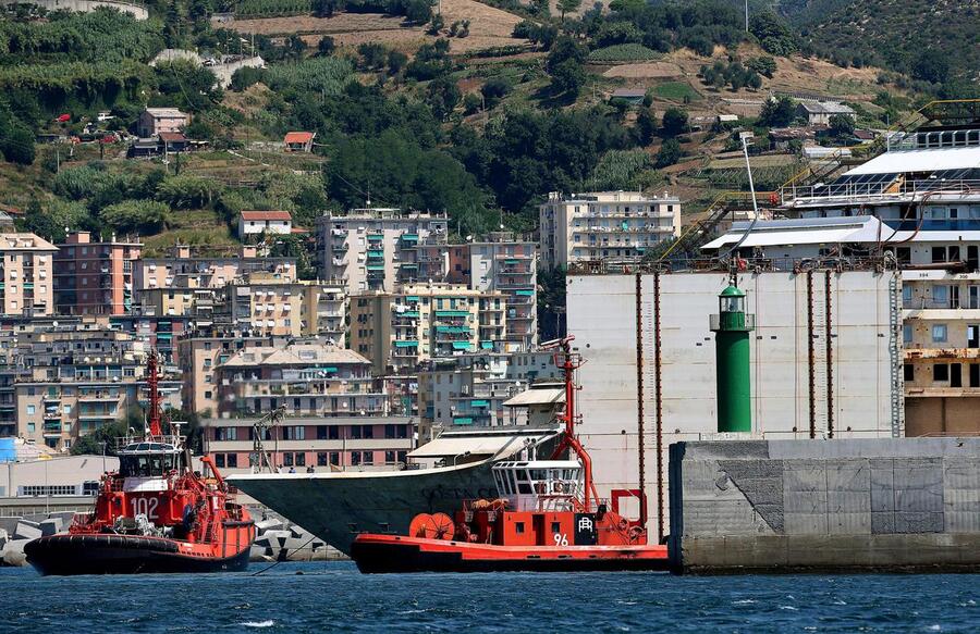 Costa Concordia enters in Genoa's port © 