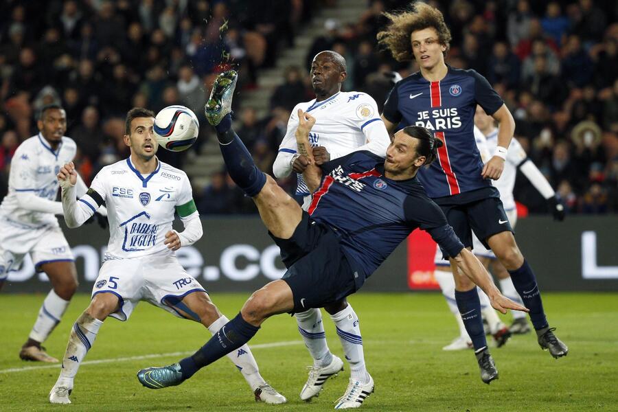 Paris Saint Germain vs ESTAC Troyes © 