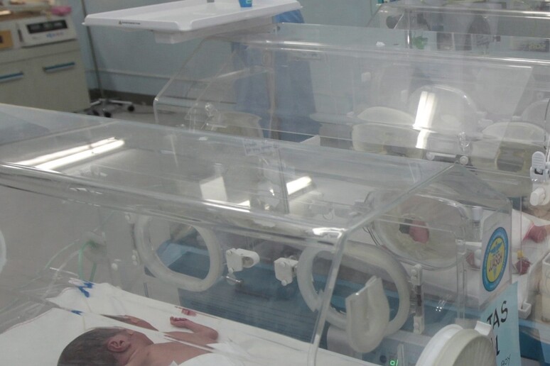 Un neonato in ospedale - RIPRODUZIONE RISERVATA