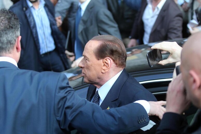 Berlusconi arriva nella sede dell 'ufficio di esecuzione penale a Milano - RIPRODUZIONE RISERVATA