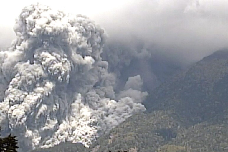 Il vulcano sul Monte Ontake © ANSA/EPA