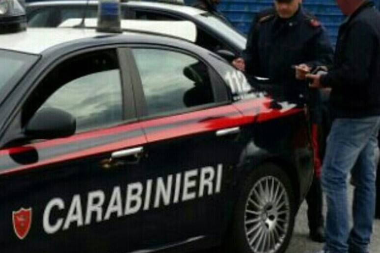 A Napoli Carabineri intervengono in aiuto a controllori dell 'Anm, 30 passeggeri su 150 senza biglietto - RIPRODUZIONE RISERVATA