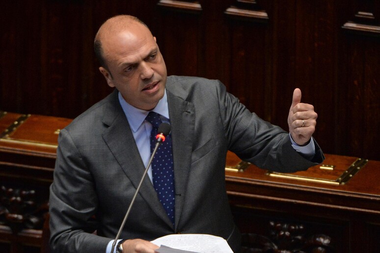 Soddisfazione del ministro dell 'Interno Angelino Alfano per la cattura del superlatitante della Nco Pasquale Scotti - RIPRODUZIONE RISERVATA