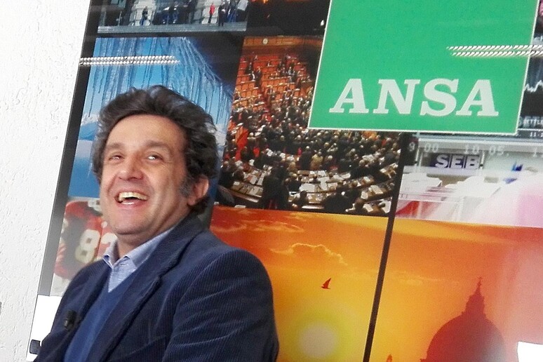 Flavio Insinna in un momento  dell 'intervista video all 'Ansa - RIPRODUZIONE RISERVATA