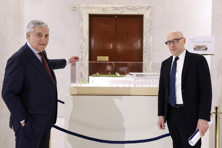 Tajani incontra Vattani per consegna del modello del padiglione Osaka - RIPRODUZIONE RISERVATA